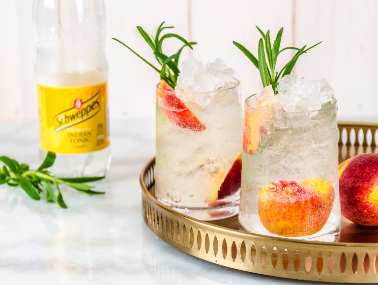 Gin & Tonic Persika–Rosmarin  
